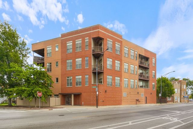 $365,000 | 3637 North Spaulding Avenue, Unit 303 | Irving Park