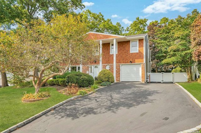 $1,229,000 | 21 Wesleyan Road | Commack