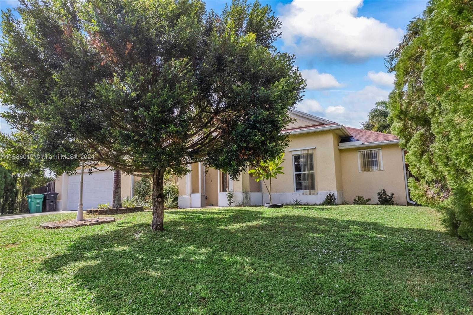 a view of a house with yard and tree s