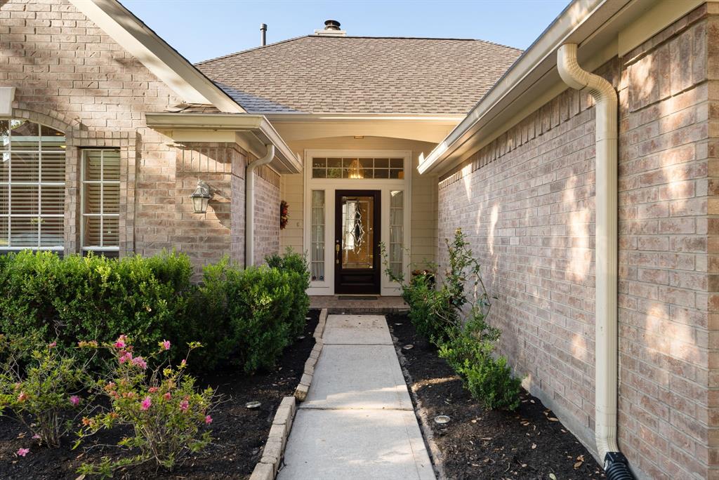 a view of a pathway both side of the house