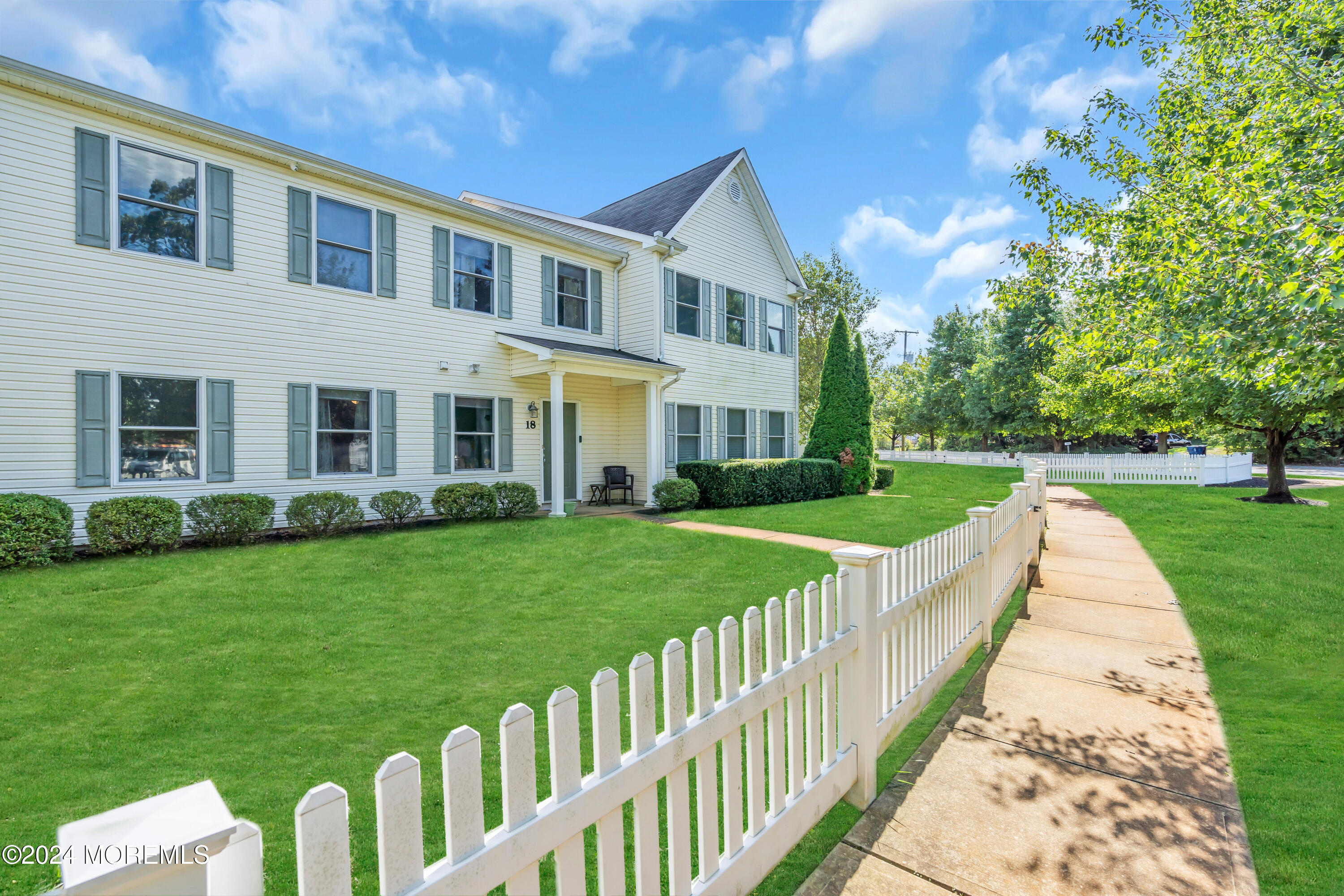 a view of a house with backyard and porch