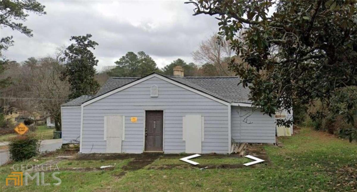 a view of a house with yard and a garden