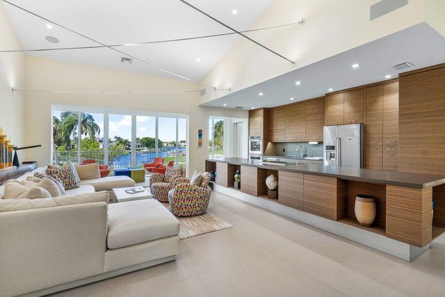 $3,250,000 | 1102 Captains Way | Admiral's Cove