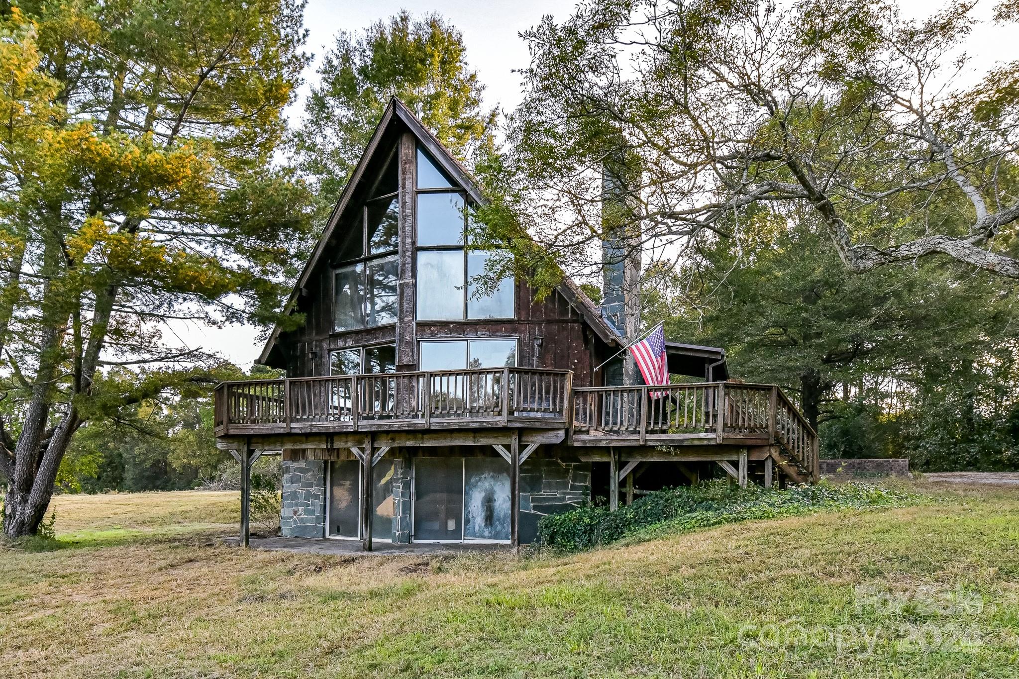 a view of house with front yard