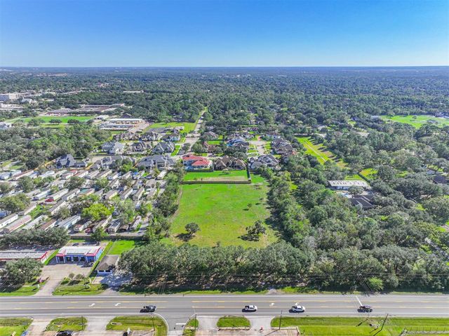 $1,499,999 | 300 West Edgewood Drive | Friendswood