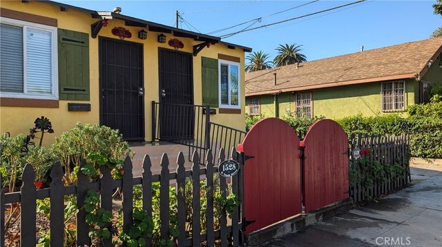 $1,550 | 1526 East 9th Street | Alamitos Beach