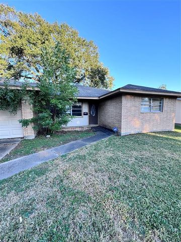 $180,000 | 805 Martha Street | Deer Park Gardens