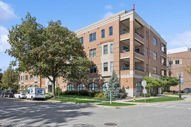 $900,000 | 40 South Ashland Avenue, Unit 3B | La Grange