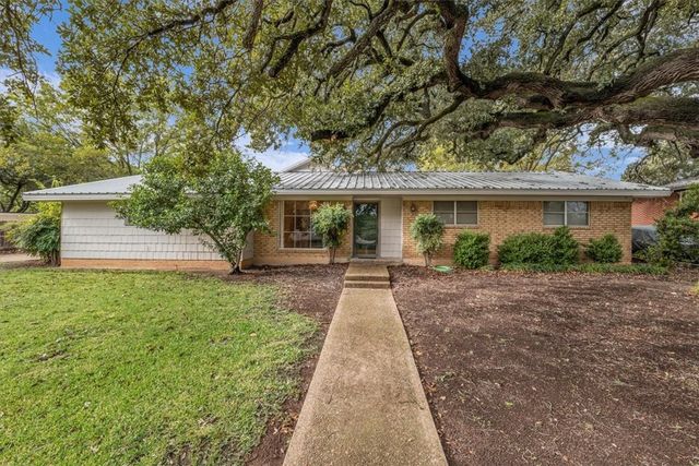 $349,000 | 4000 North 30th Street | Cedar Ridge