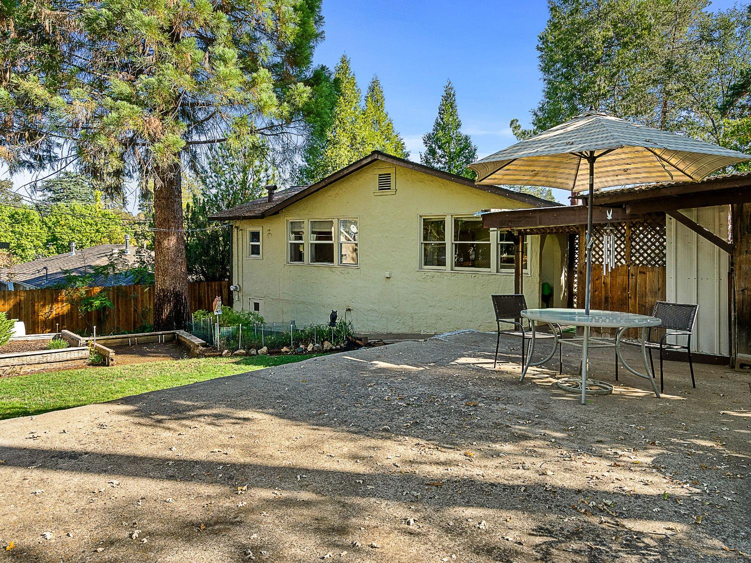 Gorgeous trees, private yard and patio area