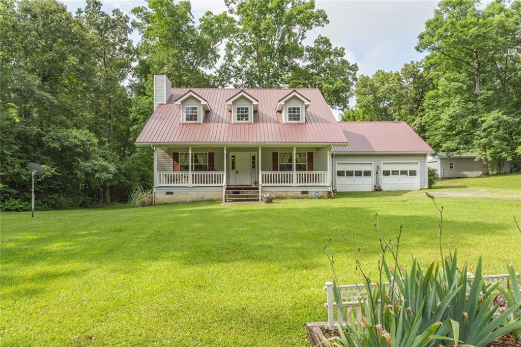 a view of a house with a backyard