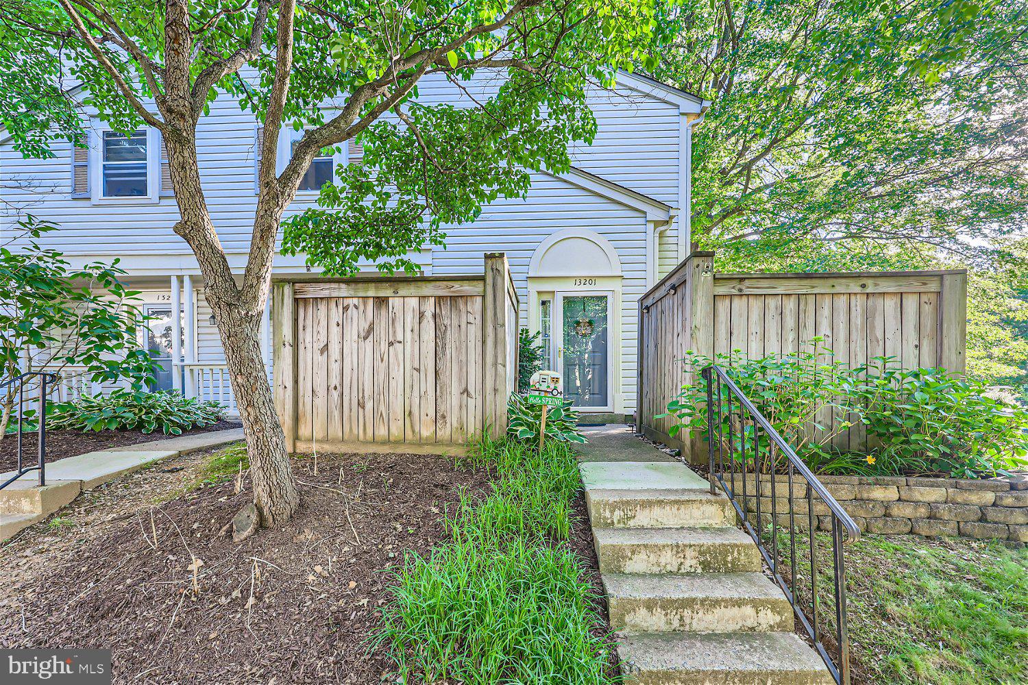 a view of a house with backyard and garden