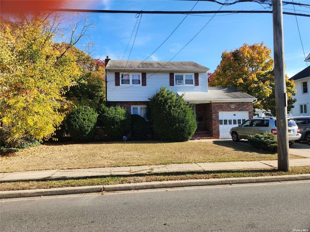 $699,990 | 341 Hempstead Gardens Drive | West Hempstead