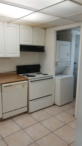 $1,500 | 8040 North Colony Circle, Unit 208 | Woodland Lakes