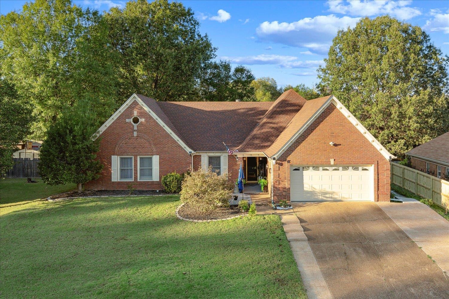 View of front of home featuring a front lawn and a garage