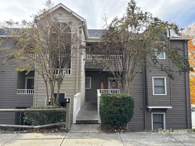 $2,000 | 7332 Lakefront Drive, Unit 7 | Dixie-Berryhill