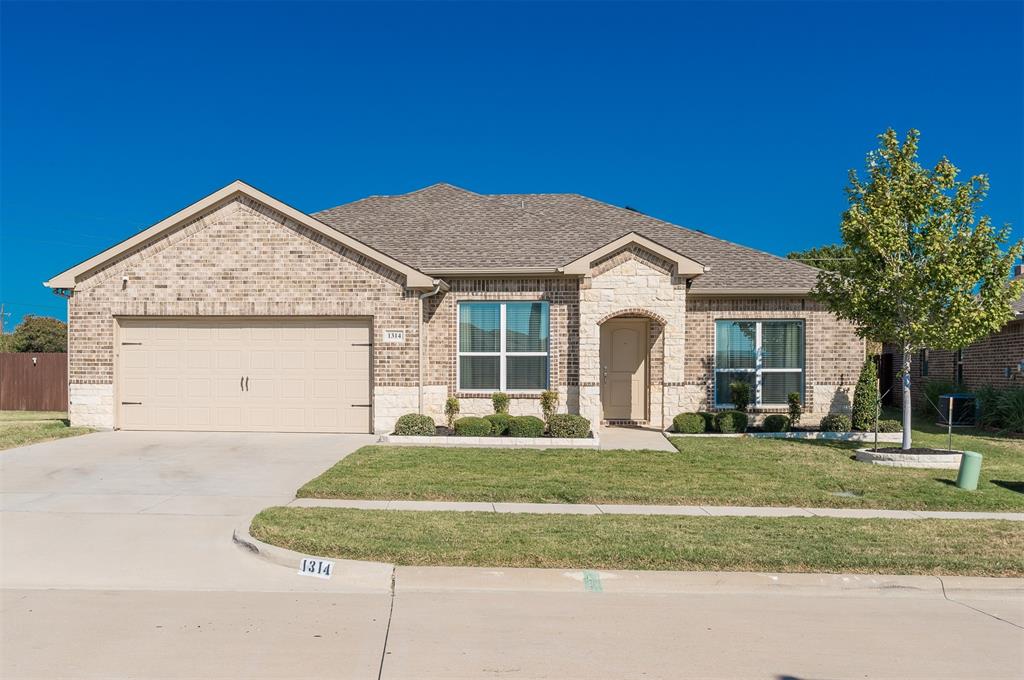 a view of a house with a yard and garage