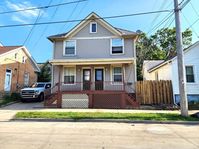 $1,380 | 207 Kewaunee Street | The Lower First Ward