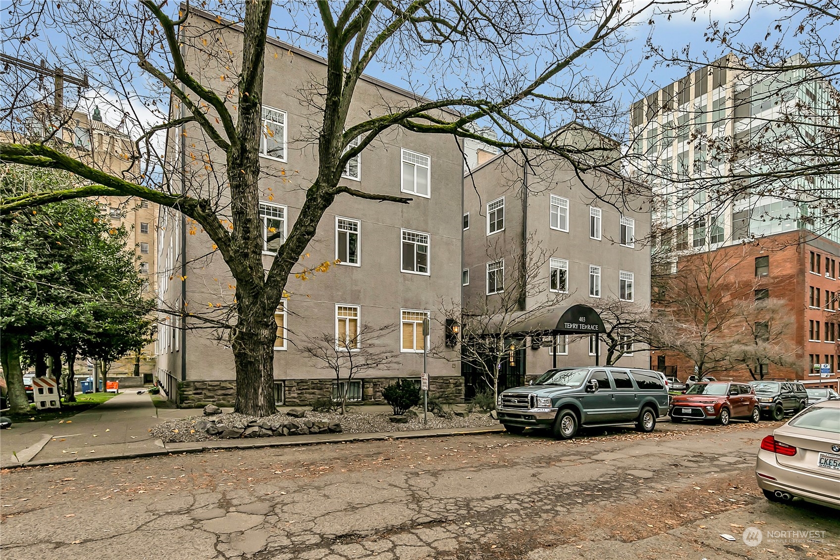 a view of a cars is parked in front of a house