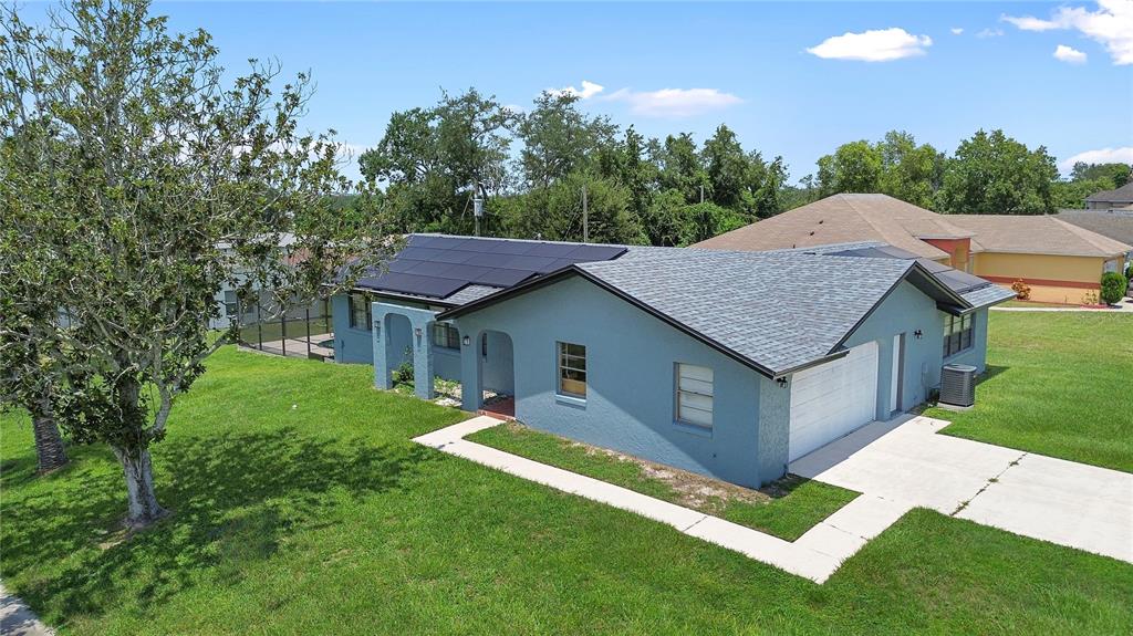 a view of a house with a yard