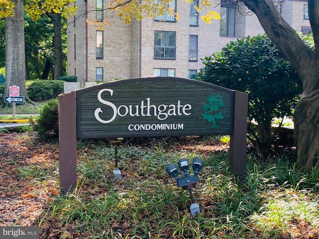 $329,000 | 2072 Royal Fern Court, Unit 22B | Southgate Condominiums