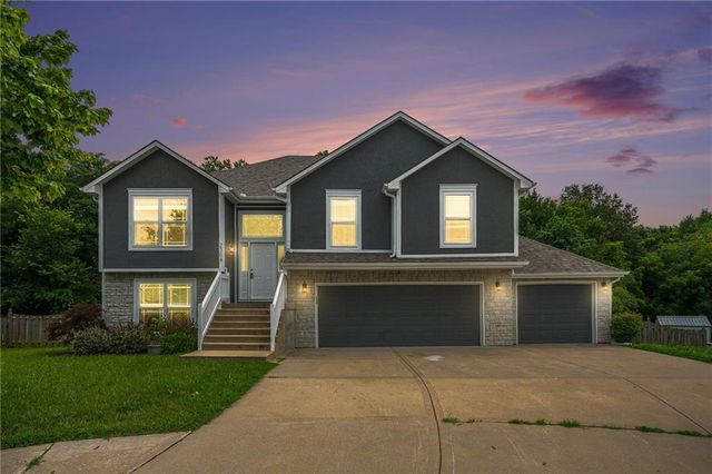 $425,000 | 2304 Woodland Circle | Kearney