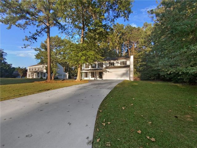 $408,000 | 660 Yorkshire Drive | Sope Creek Farms