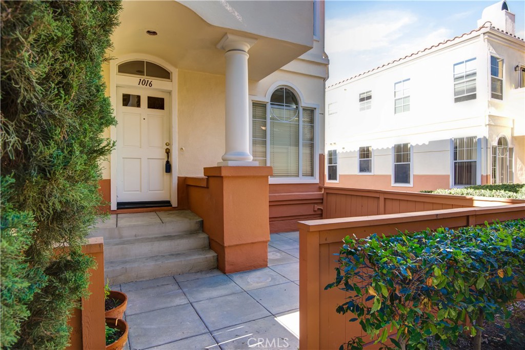 a view of a back yard of the house