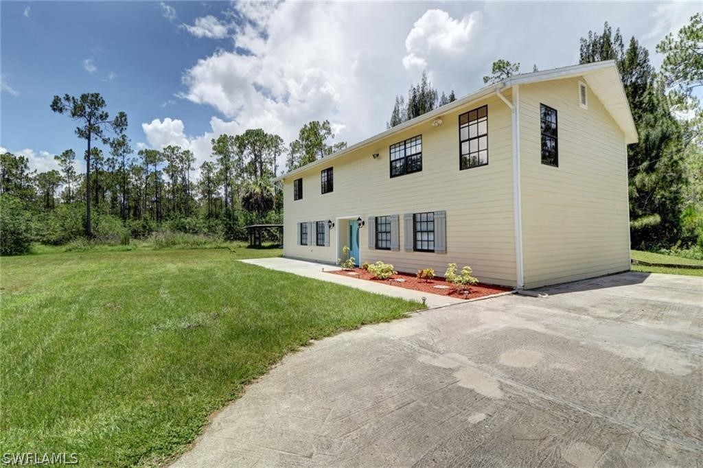 a view of a house with a backyard