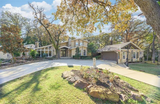 $1,425,000 | 2821 Dove Pond Drive | Grapevine