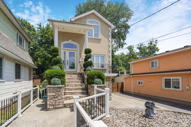 $1,099,999 | 303 Sprague Avenue | Tottenville