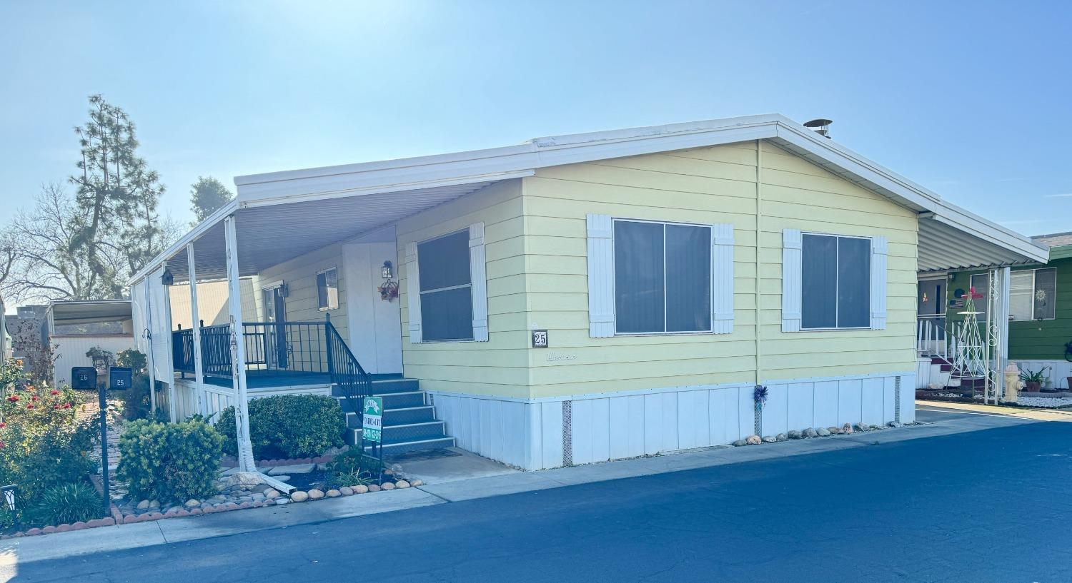 a view of a house with a yard