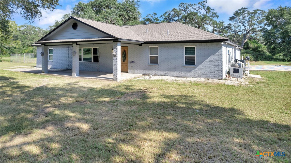 a view of a house with a yard