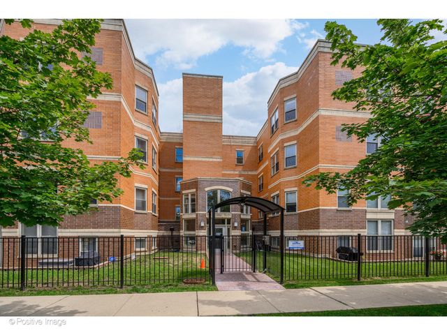 $2,300 | 6015 North Mozart Street, Unit 306 | West Rogers Park