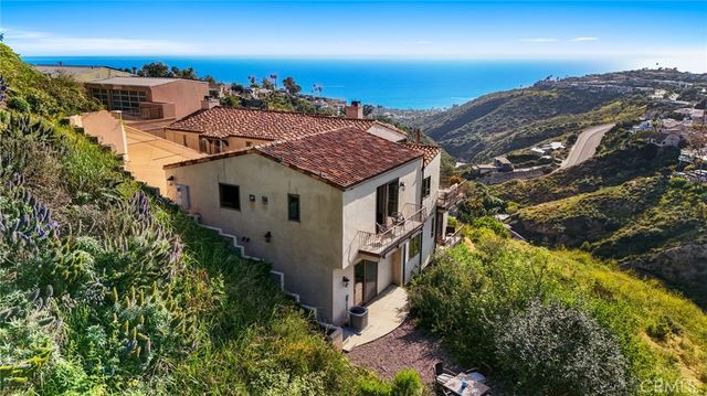 $7,495,000 | 2516 Temple Hills Drive | Laguna Beach Village