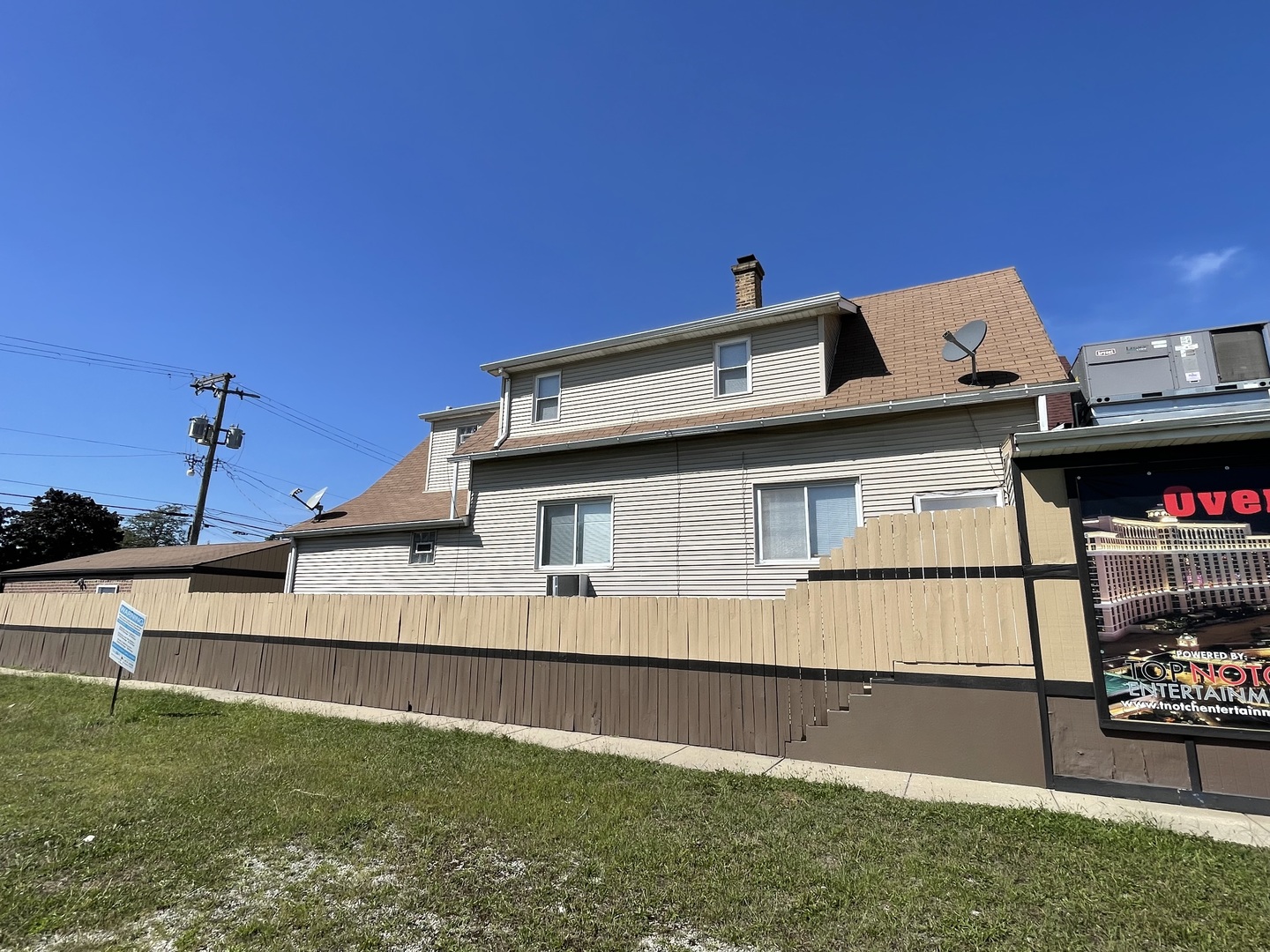 a view of a back yard of the house