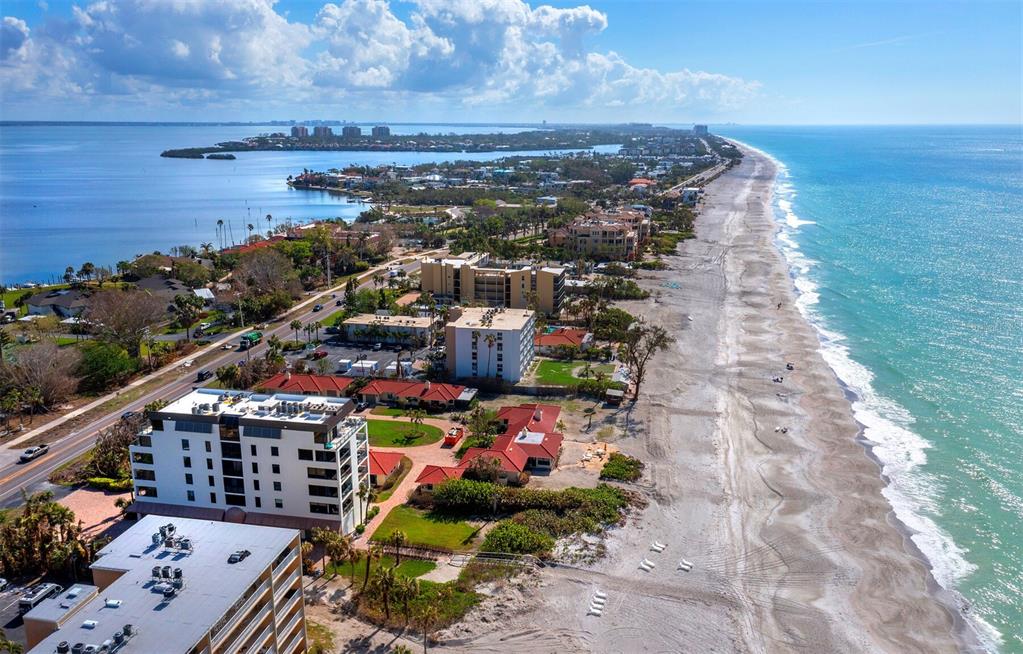 Welcome to your beach-front retreat! Pelican Harbour & Beach Club is situated along the Gulf of Mexico, on Longboat Key.