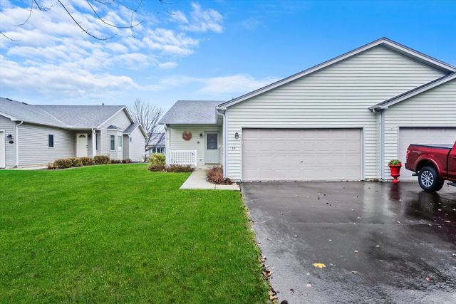 $309,900 | 35 Walnut Drive | North Aurora