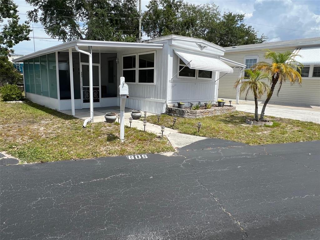 a view of a house with backyard