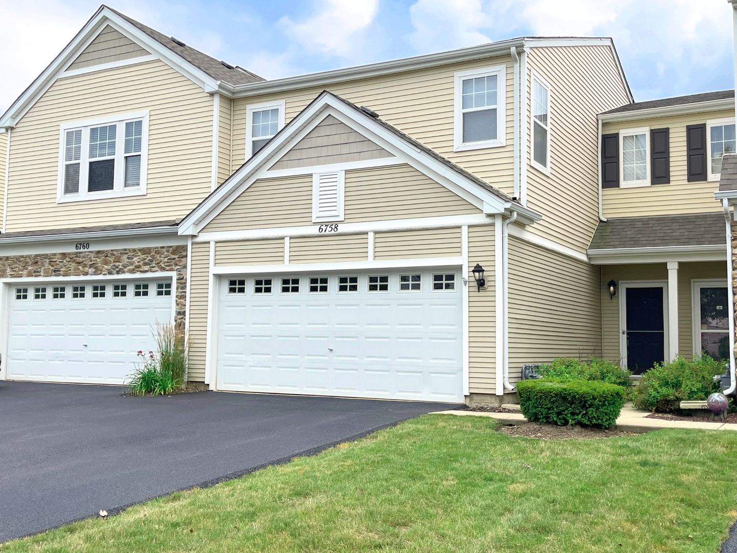 a view of a house with a yard and garage