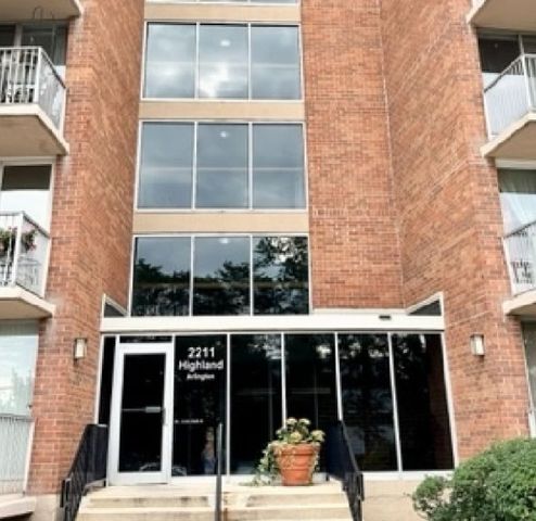 $275,000 | 2211 South Highland Avenue, Unit 4A | Lombard