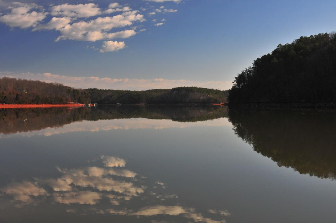 GREAT LAKE-VIEWS across the main Lake!!!