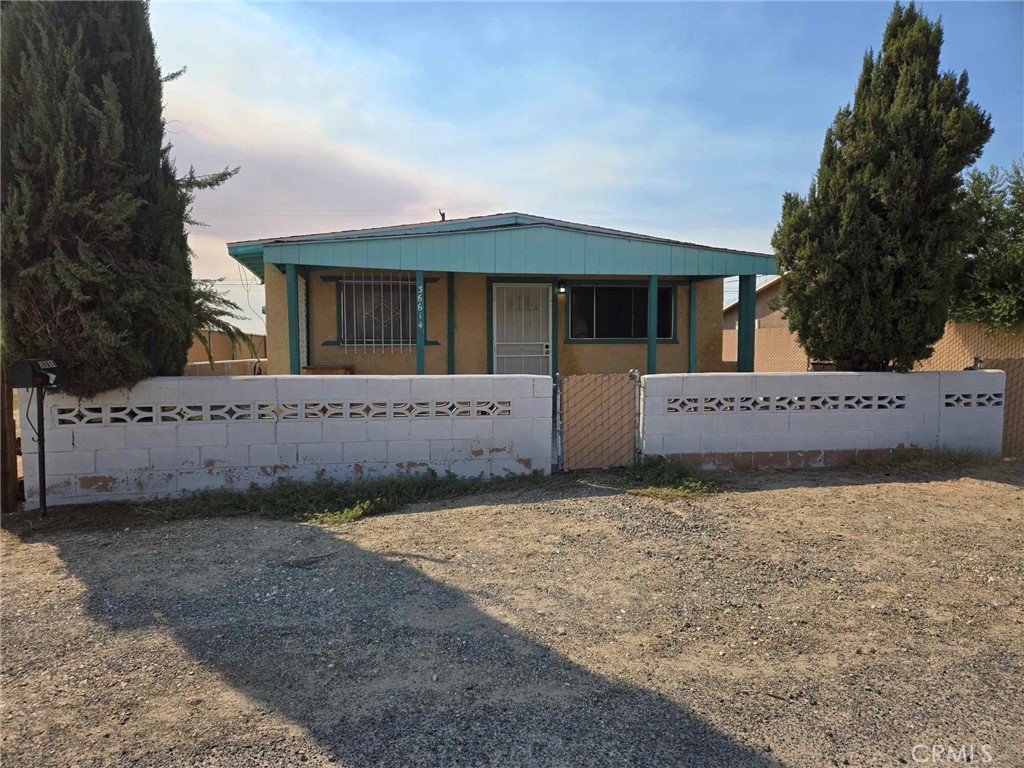 a view of a house with a yard and garage