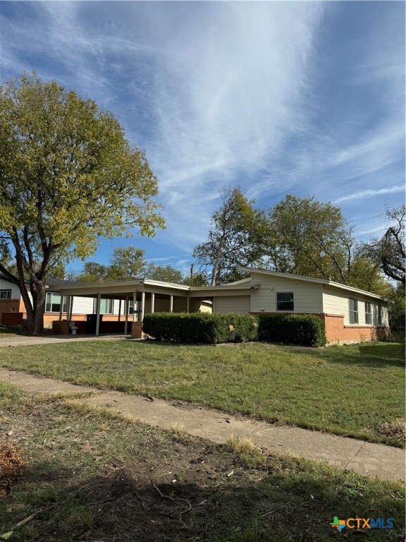 a view of a house with a big yard