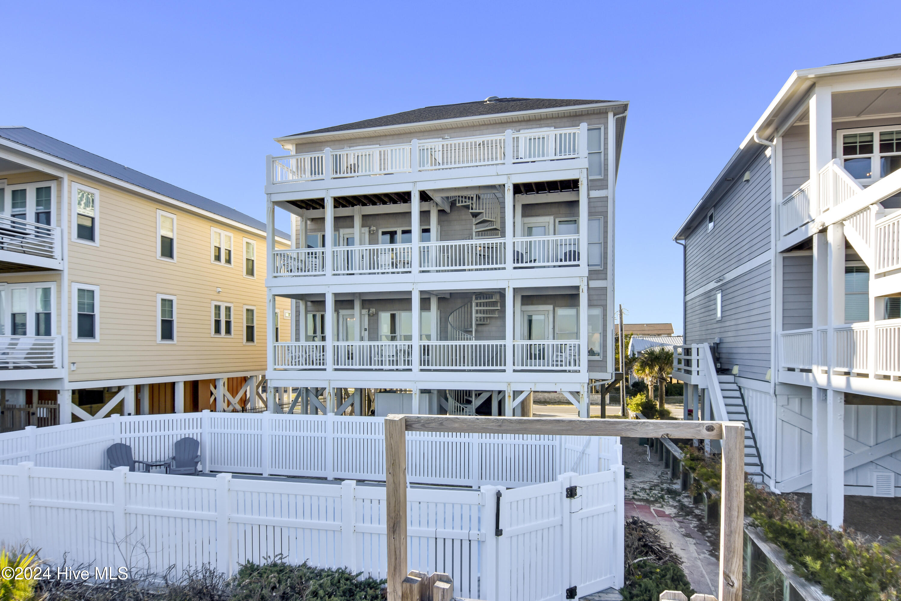 1412 CBAN oceanside exterior