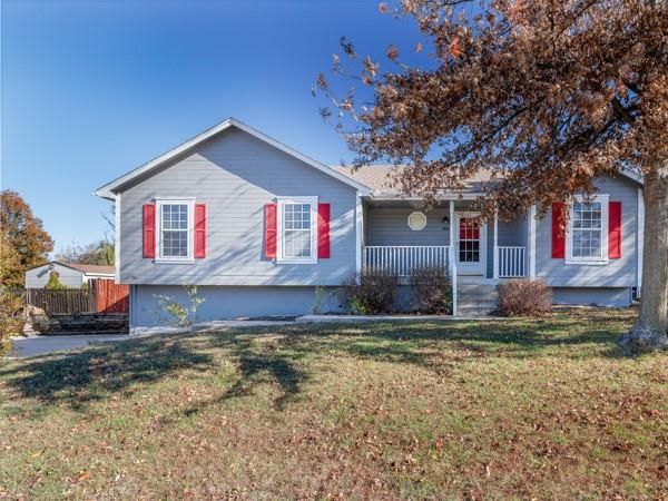 $259,900 | 906 Southeast Sunnyside School Road | Blue Springs