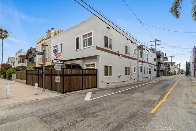 $1,875,000 | 12 25th Place | Venice