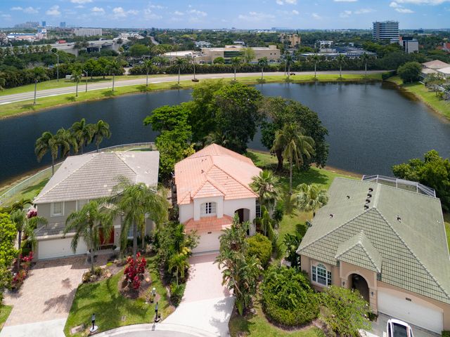 $800,000 | 1234 Avondale Lane | The Villages of Palm Beach Lakes