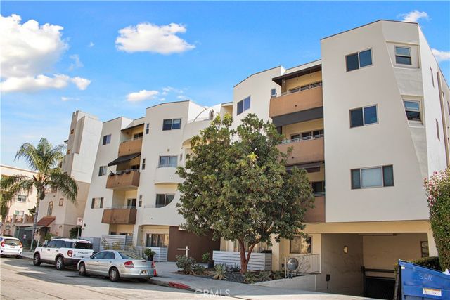 $4,000 | 5016 Bakman Avenue, Unit 304 | North Hollywood