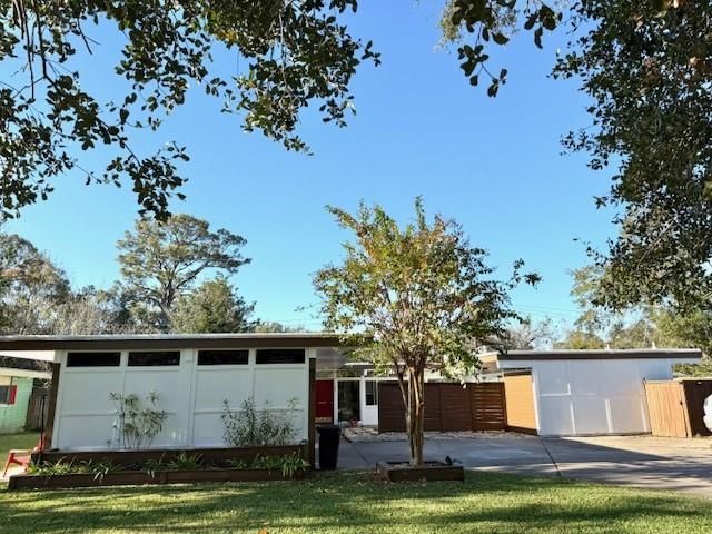 $289,900 | 57 Plantation Court | Lake Jackson